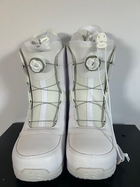Women’s White Siren Snowboard Boots with BOA-Style Closure
